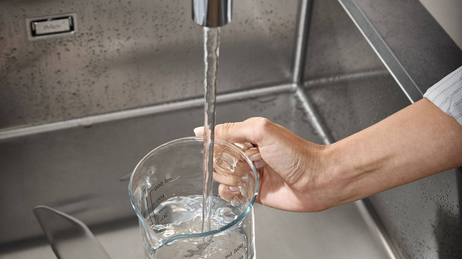 Однорычажный смеситель для кухни с вытяжным душем HANSGROHE Metris M71 73800000 220 мм, цвет Хром