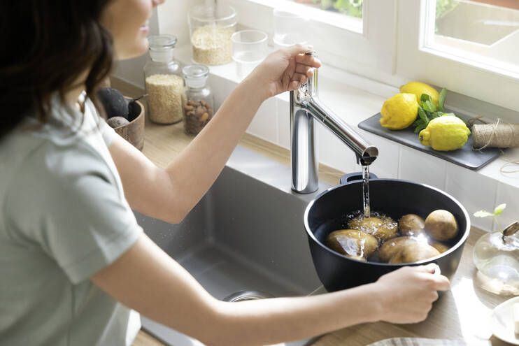 Смеситель однорычажный для кухни с вытяжным душем HANSGROHE ZESIS M33 2 JET 74804800 160 мм, с sBox lite, под сталь