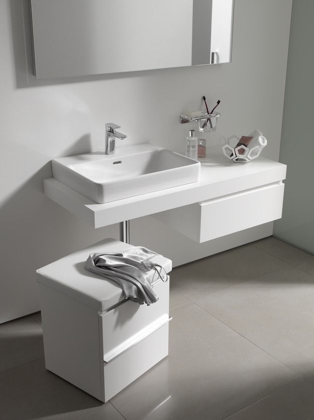 Тумбочка на колесиках с мягким сиденьем  Laufen Case  4.0205.1.075.475.1,  450х515х385 мм, с внутренним ящиком, белый глянцевый.