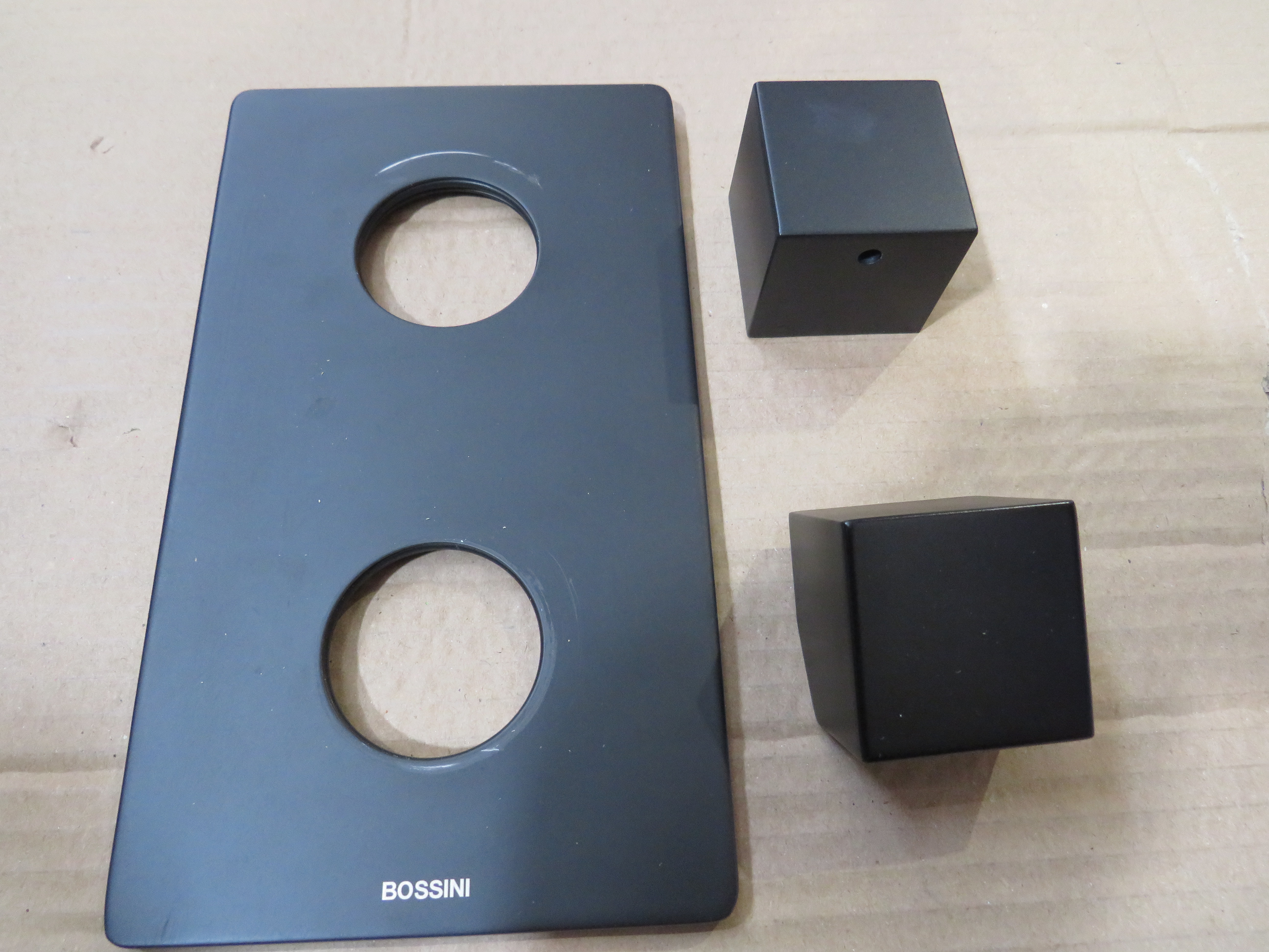 УЦЕНКА. Наружная часть термостата Bossini CUBE/GILLO   Z00061.073_УЦ    черный матовый. /Товар с выставки. Небольшие царапины. Состояние хорошее.