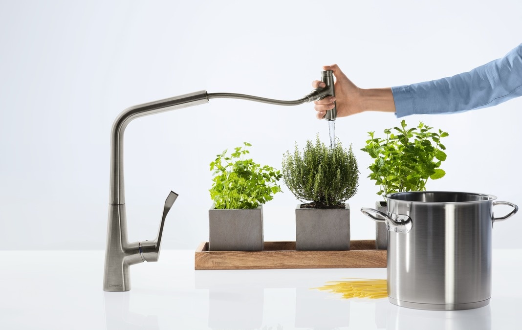 Смеситель для кухни с выдвижным душем Hansgrohe Metris Select 14884800 Под сталь