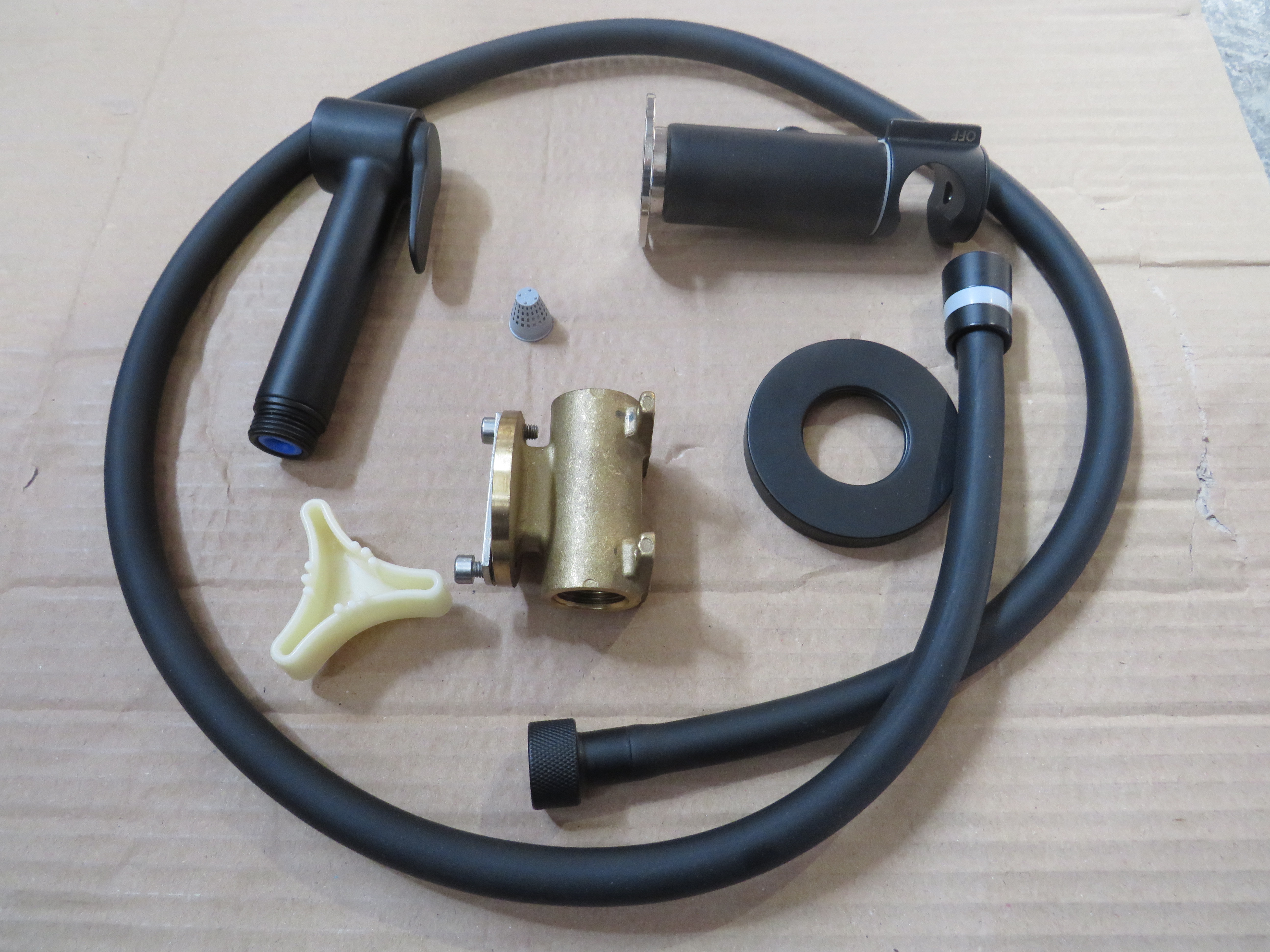 УЦЕНКА. Гигиенический душ с прогрессивным смесителем Bossini Paloma Brass  E37007B.073_УЦ  Черный матовый (комплект) /Товар с выставки. Мелкие царапины. Состояние хорошее.