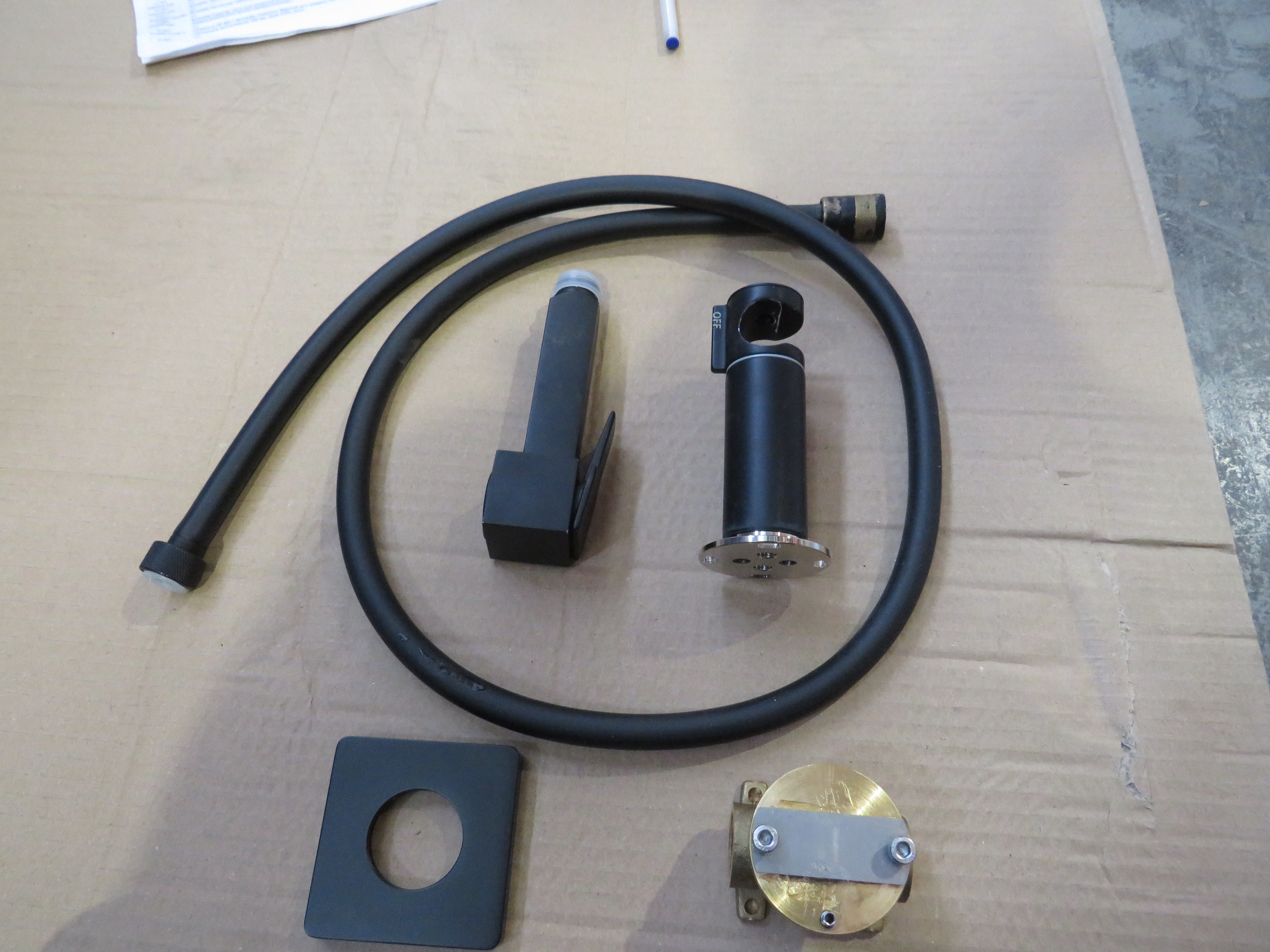 УЦЕНКА. Гигиенический душ со смесителем Bossini Cube Brass   E38003B.073_УЦ  Черный матовый (комплект)/ Дефект: потертости и  мелкие сколы