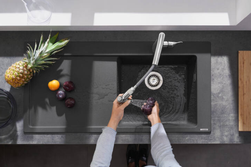 Однорычажный смеситель для кухни с вытяжным душем HANSGROHE Metris M71 73800000 220 мм, цвет Хром