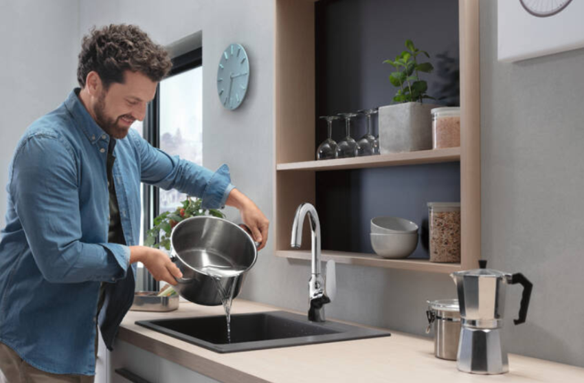 Однорычажный смеситель ля кухни HANSGROHE Focus M42 71802000 220 мм, 1 jet, цвет Хром