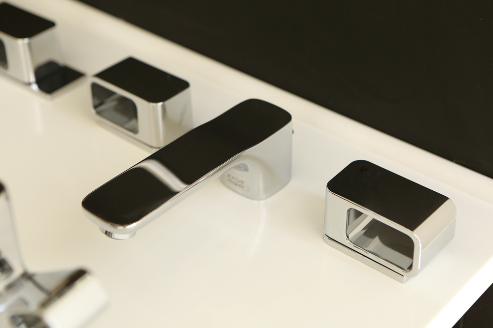 Смеситель для раковины AXOR Urquiola 11041000 на 3 отверстия, со сливным гарнитуром хром