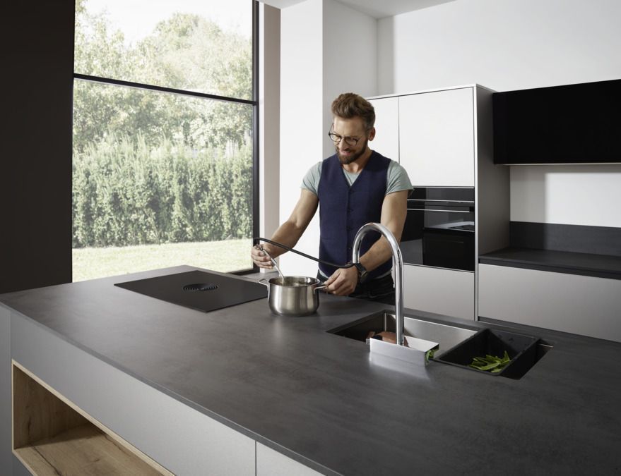 Кухонный смеситель с вытяжным душем Hansgrohe Aquno Select M81 73837000 хром