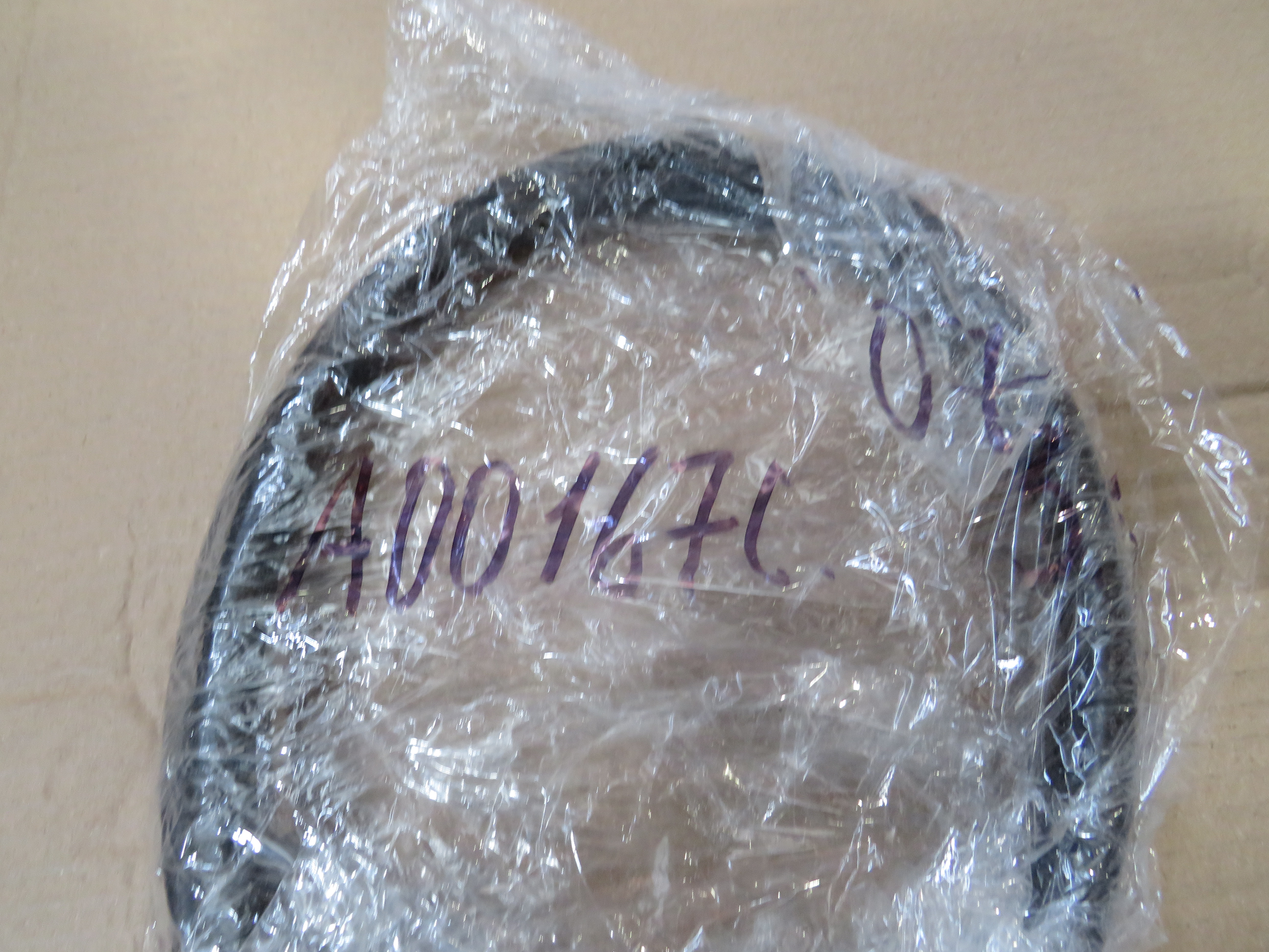 УЦЕНКА. Душевой шланг BOSSINI (CROMOLUX)  A00167C.073.1_УЦ   из армированного нейлона 1500 мм, черный матовый (073), упаковка-пакет / Товар с выставки. Состояние хорошее.