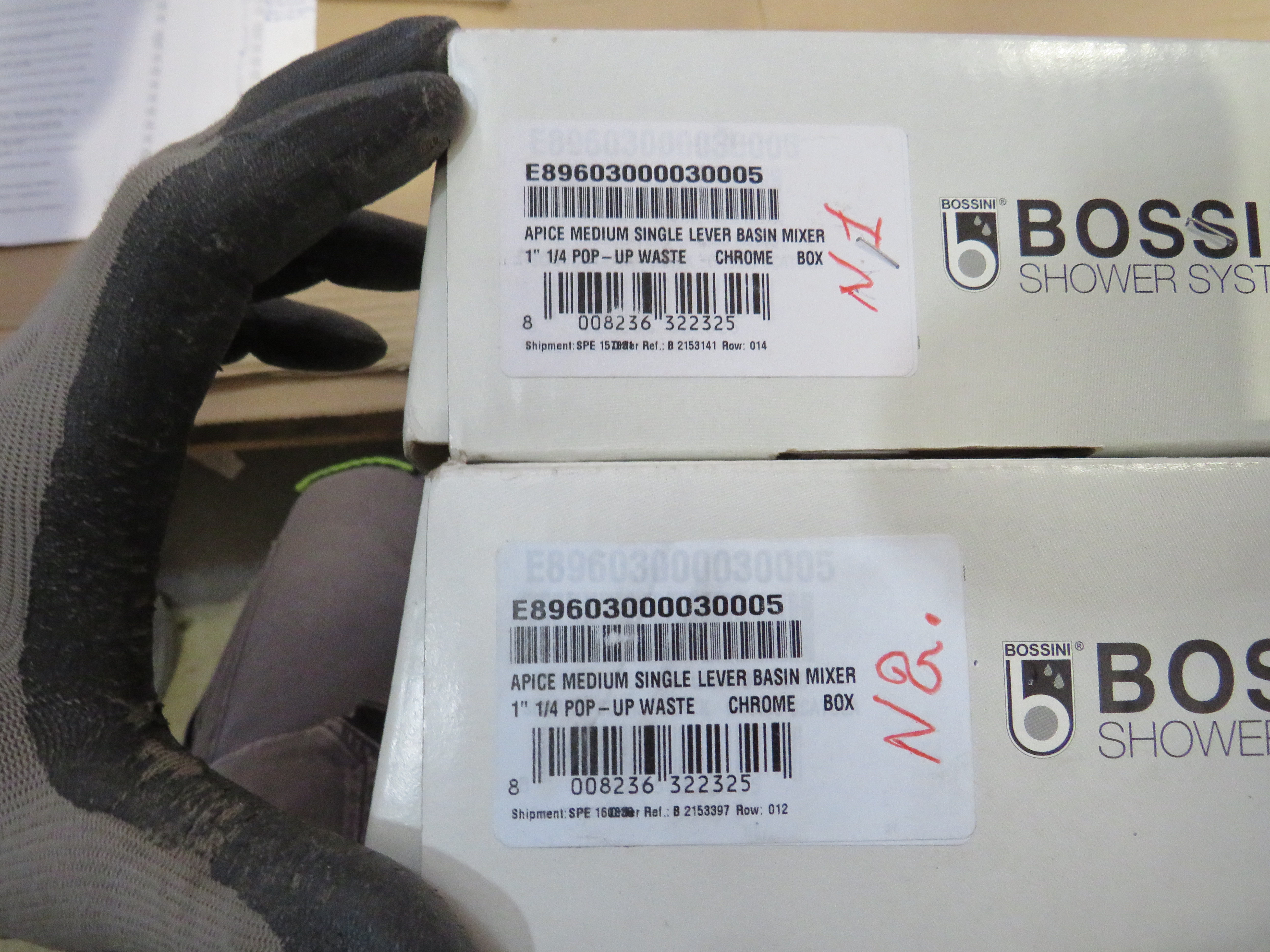 УЦЕНКА. Однорычажный смеситель для раковины BOSSINI Apice  E89603.030_УЦ    249 мм, с донным клапаном, хром / Дефекты: мелкие царапины. Состояние хорошее.