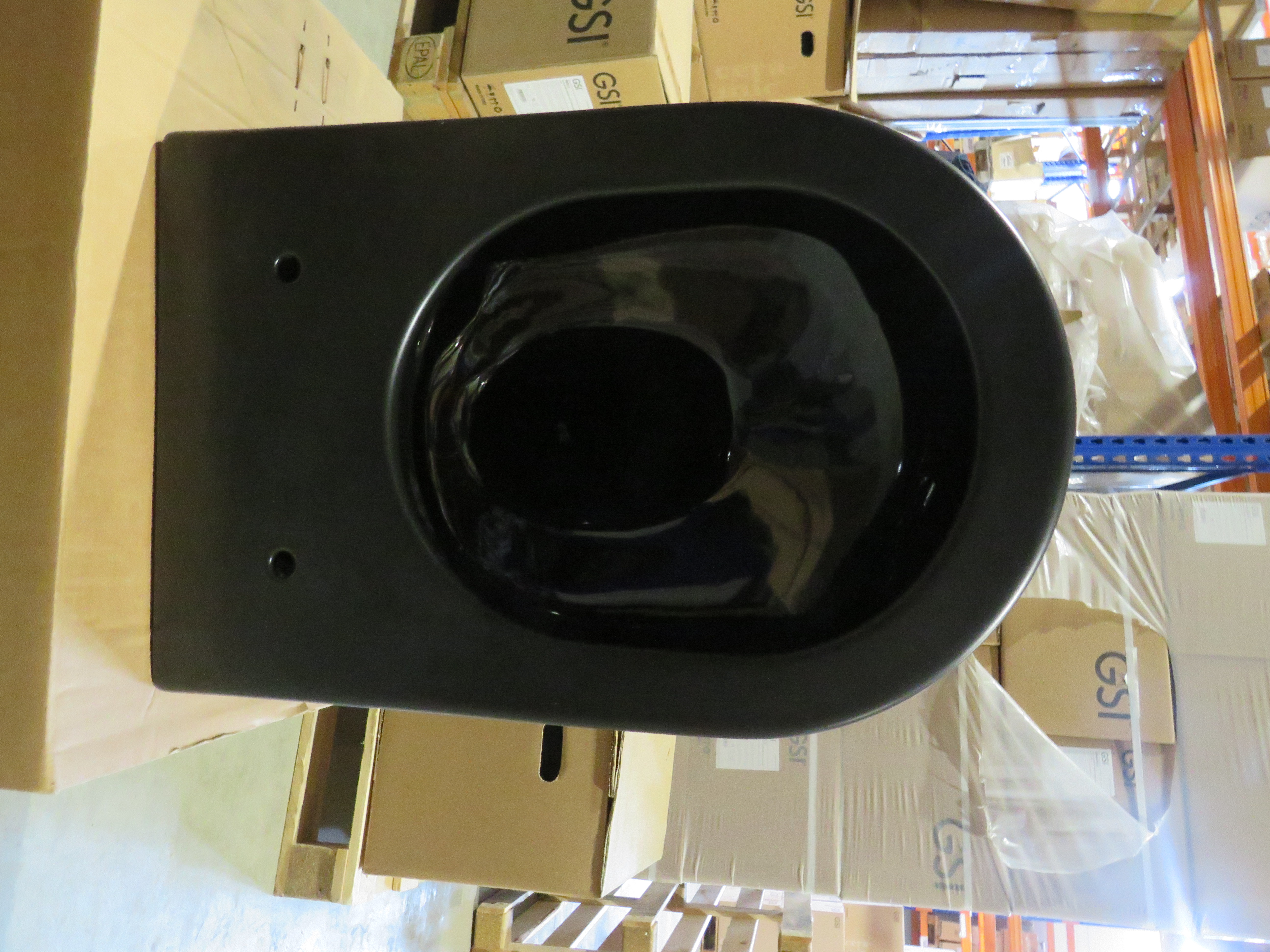 УЦЕНКА. Унитаз подвесной безободковый GSI PURA  881526_УЦ/6   550 мм х 360 мм, с Swirlflush, для крепежа FISR2, чёрный матовый Ardesia / Дефект: Неравномерность покраски на ободке