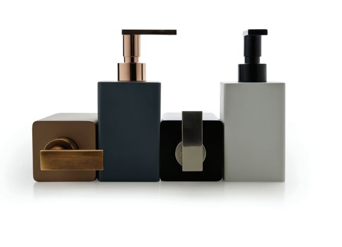 Дозатор для жидкого мыла из композита BERTOCCI FLY 149 1529 0000 Чёрный матовый/Хром