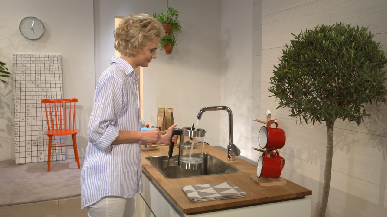 Высокий кухонный смеситель однорычажный с поворотным изливом 1jet HANSGROHE Focus M41 31821800 260 мм, с EcoSmart, цвет Сталь