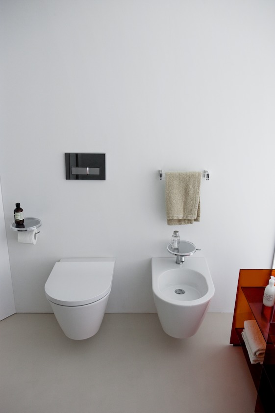 Подвесное биде  Kartell by Laufen   8.3033.1.000.302.1 белое
