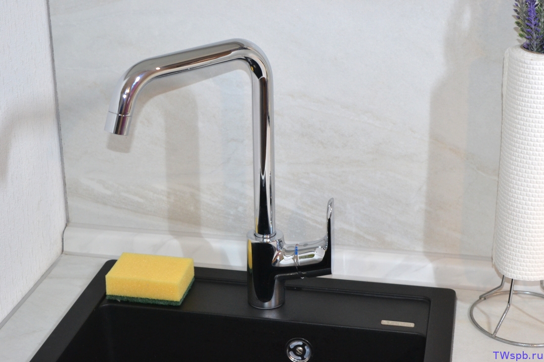Смеситель для кухни с поворотным изливом Hansgrohe Focus E2 31823000 Хром
