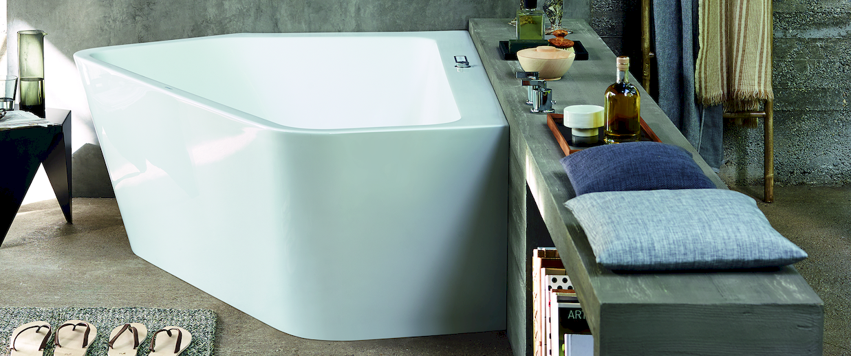 Акриловая ванна Duravit Paiova 5 700394000000000 1770 х 1300 c двумя разными наклонами для спины, с бесшовной акриловой панелью и рамой, угловая, белая