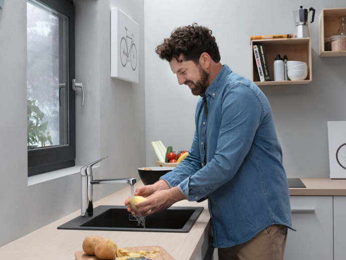 Однорычажный смеситель ля кухни HANSGROHE Focus M42 71806000 120 мм, 1 jet, цвет Хром