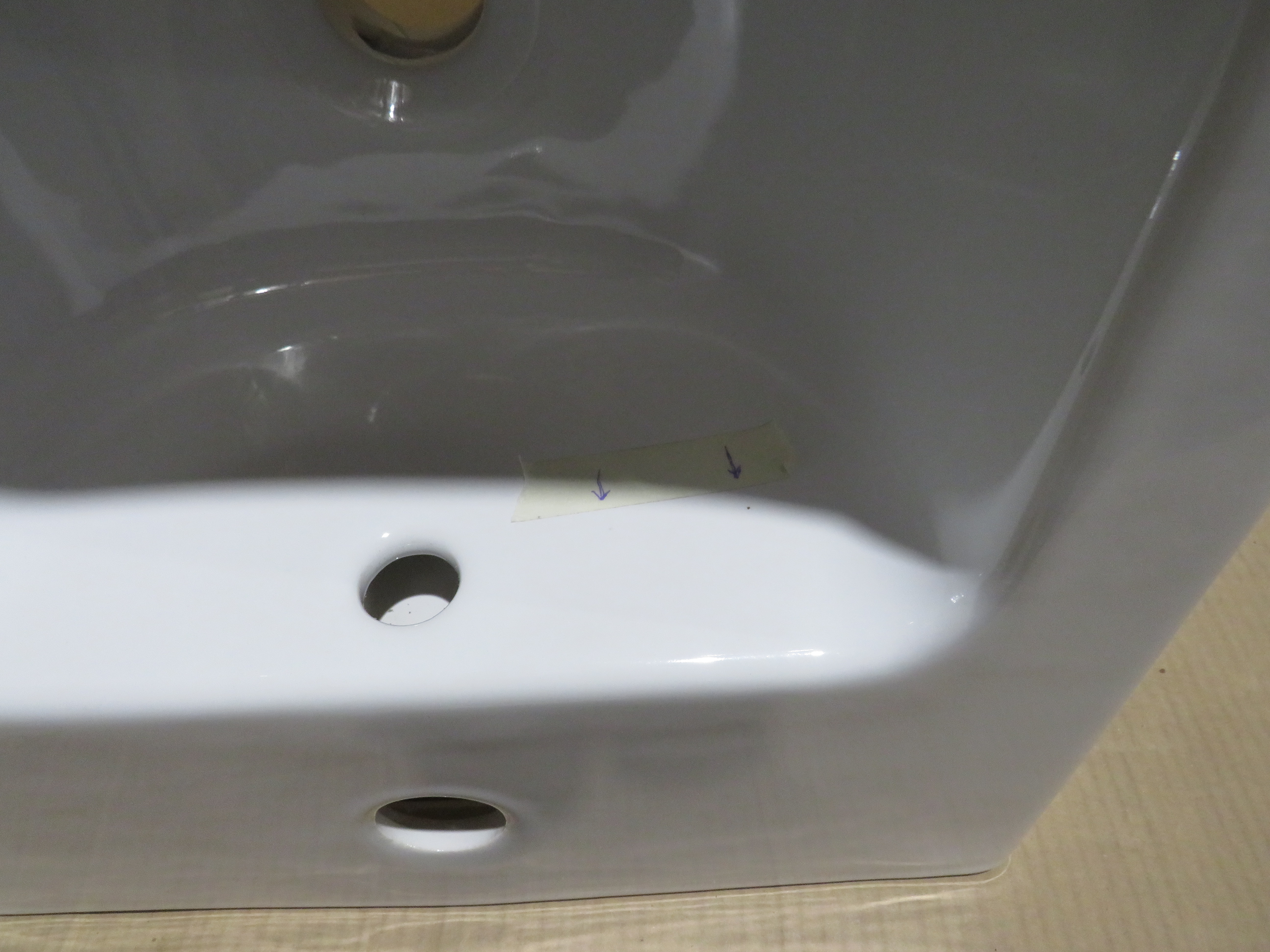 УЦЕНКА. Биде подвесное GSI PURA   8864111_УЦ/2     500 мм х 360 мм, с отверстием под смеситель, с переливом, без крепежа FISR2, белый глянцевый /Дефект: точки, уколы в эмали