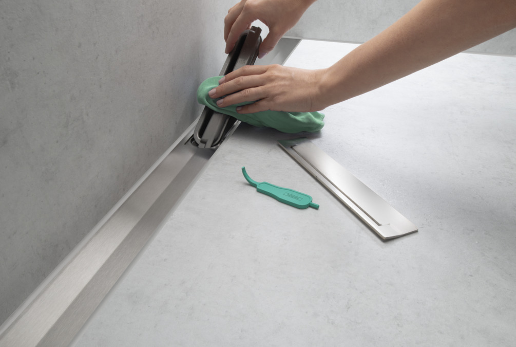 Внешняя часть линейного слива для укорачиваемого душа HANSGROHE RainDrain Flex 56053670 1000 мм, для пристенного монтажа, матовый чёрный