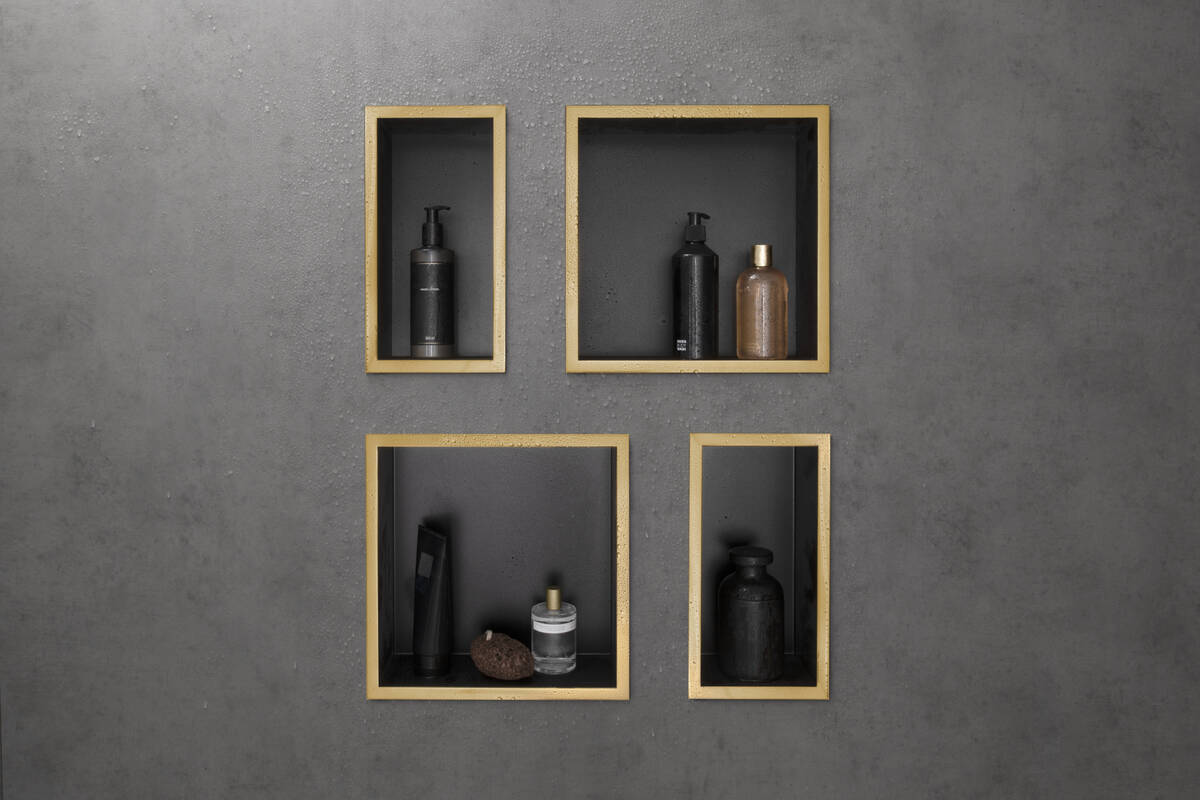 Настенный короб HANSGROHE XtraStoris Individual 56098140 с дизайнерской рамой, 300 мм х 300 мм х 100 мм, матовый чёрный/шлифованная бронза