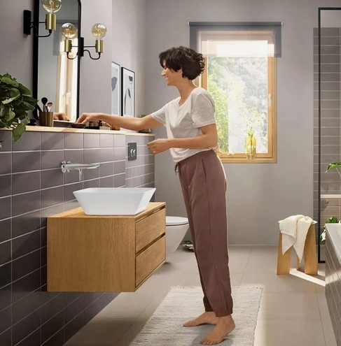 Однорычажный настенный смеситель для раковины HANSGROHE REBRIS E 72568000 с изливом 200 мм, хром