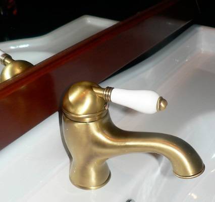 Смеситель для раковины однорычажный NICOLAZZI MONOCOMANDO CLASSICO 3402CR76 138 мм, хром/белый