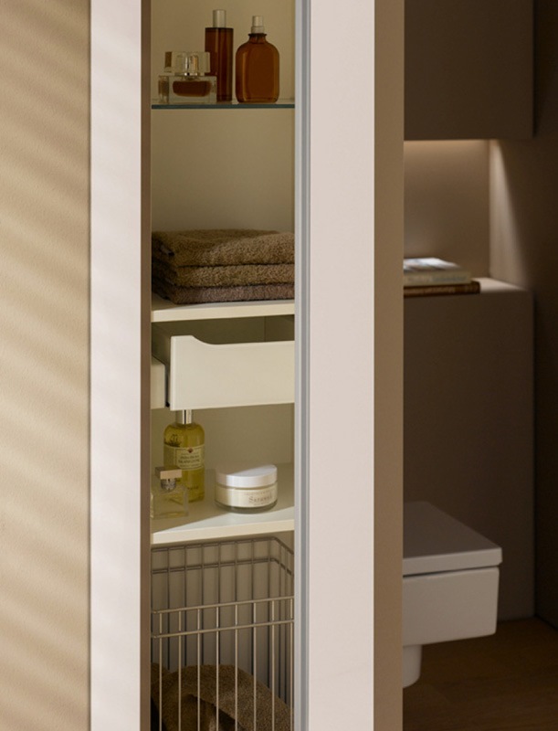 Высокий шкаф-пенал с корзиной Keuco Royal Reflex 34031 210002 350x1670x335 мм 1 дверь петли справа корпус белый глянец фасад белое стекло