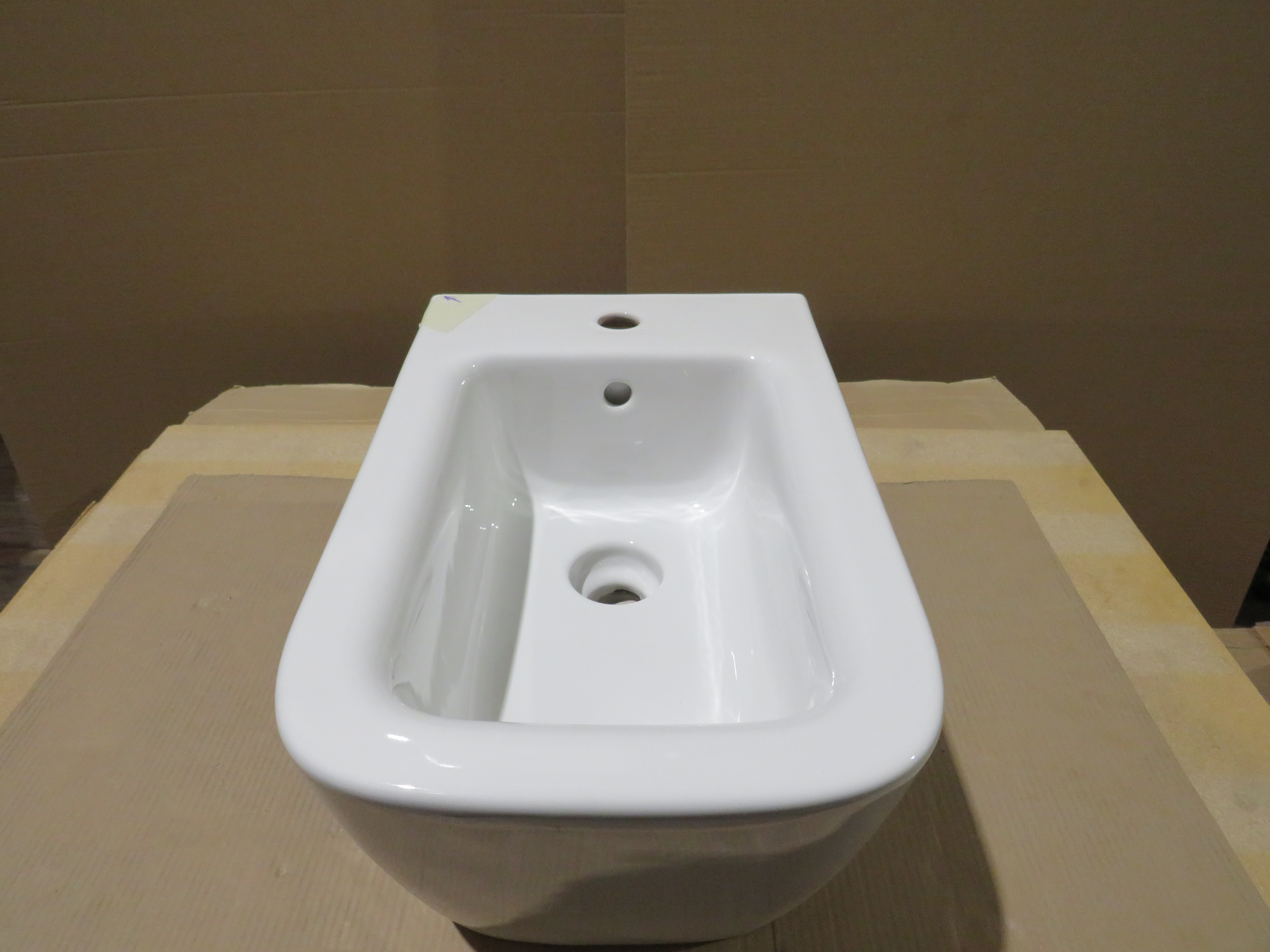 УЦЕНКА. Биде подвесное GSI NUBES   9665111_УЦ/5    550 мм х 350 мм, с отверстием под смеситель, без крепежа, цвет Белый глянцевый / Дефект: мелкая неровность керамики