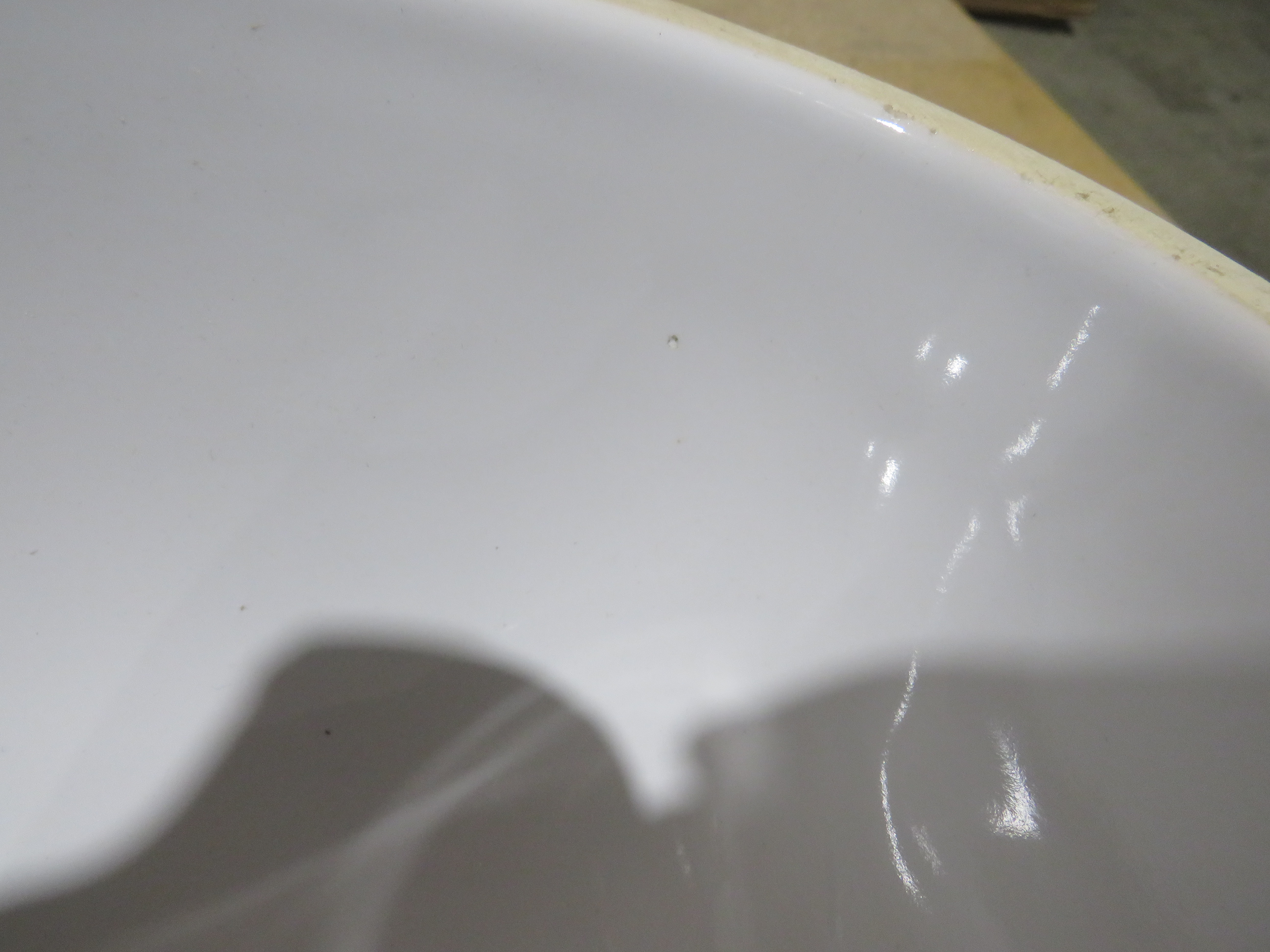 УЦЕНКА. Раковина встраиваемая снизу GSI PURA  724311_УЦ/5   550 мм х 380 мм, без отверстия для смесителя, с переливом, белый глянцевый / Дефект:  в чаше "укол" в глазури 