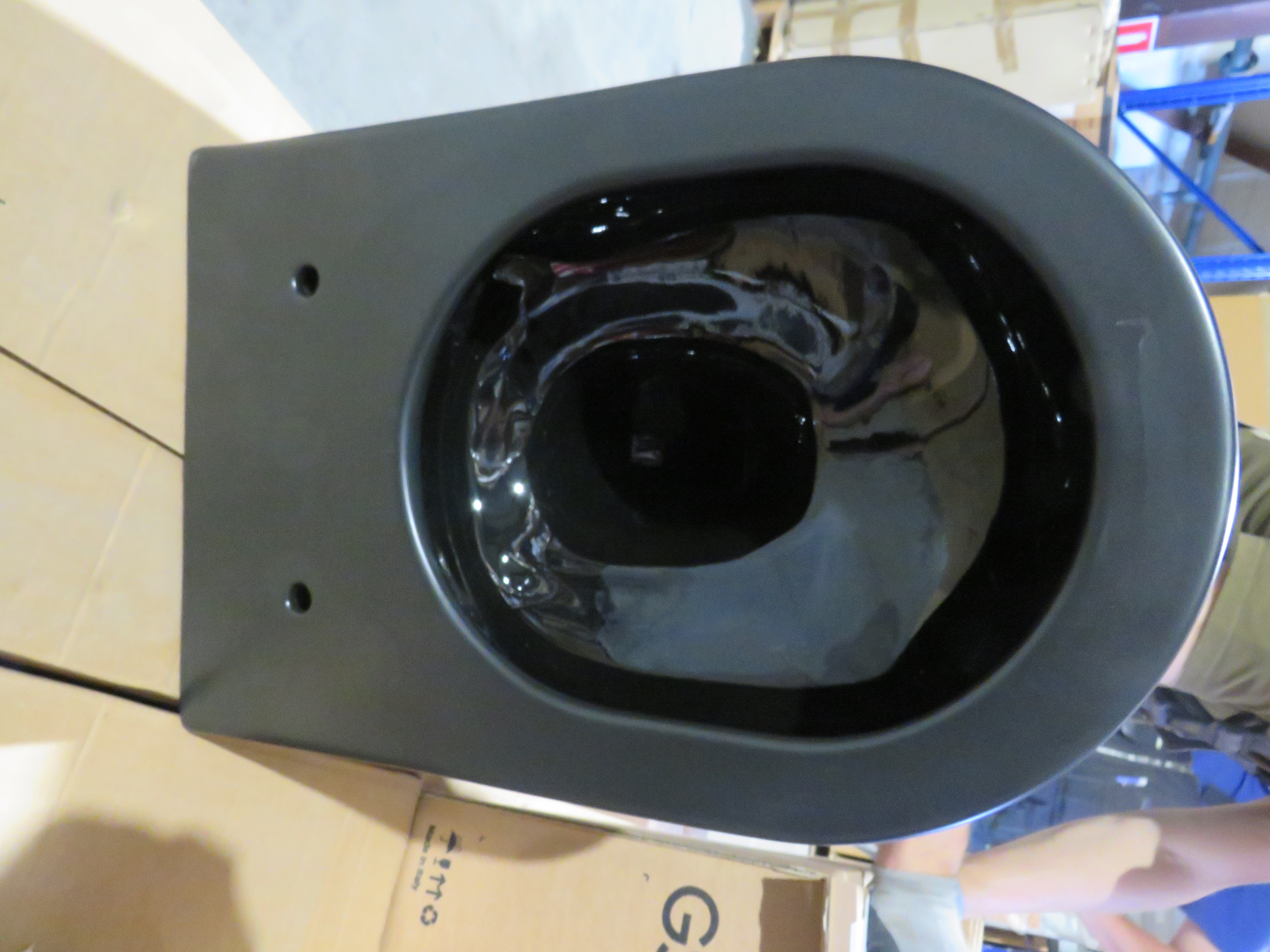 УЦЕНКА. Унитаз подвесной безободковый GSI PURA  881526_УЦ/7   550 мм х 360 мм, с Swirlflush, для крепежа FISR2, чёрный матовый Ardesia / Дефект: Потертость на ободке