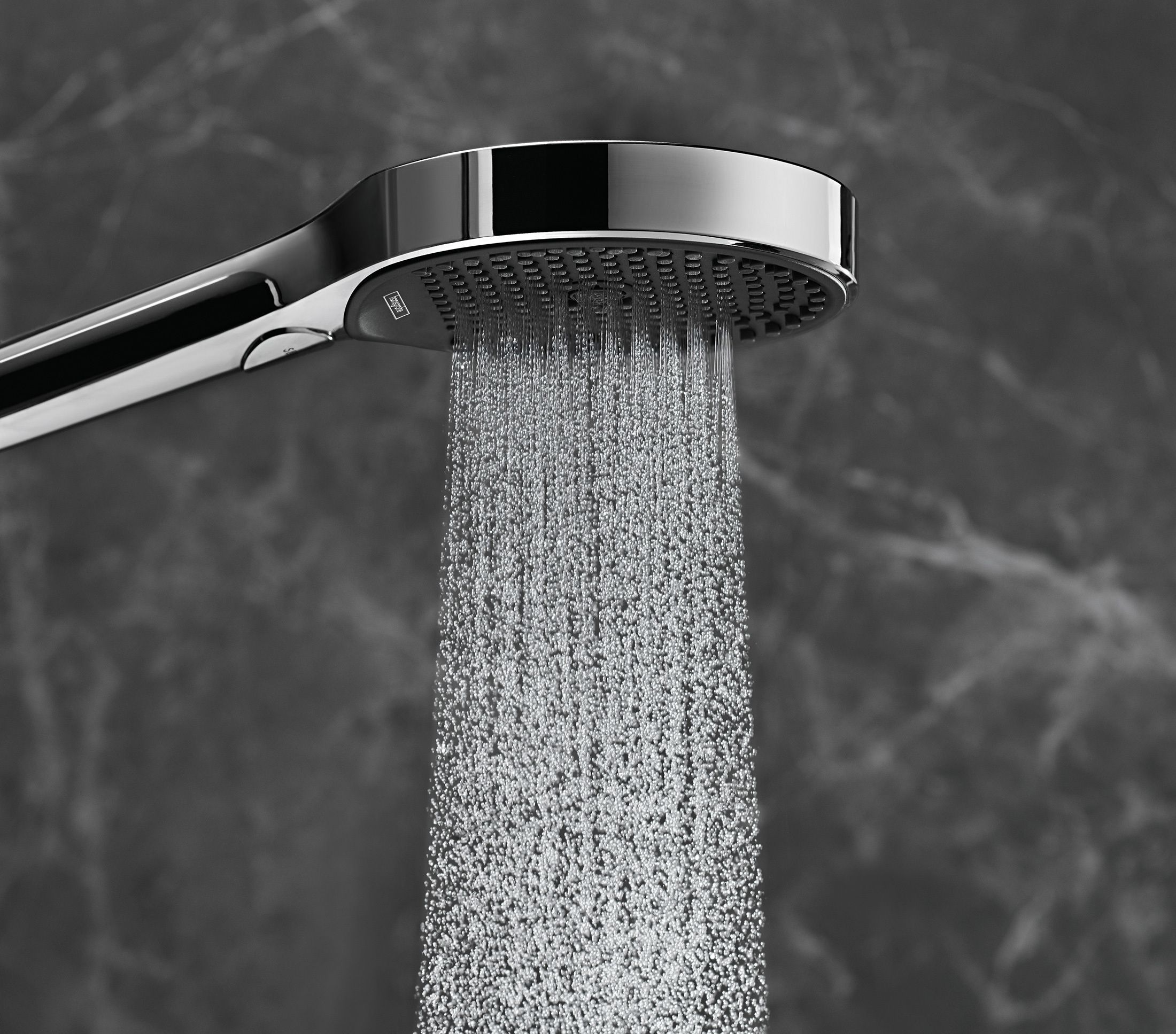 Душевой набор Hansgrohe Rainfinity 27673000 с двумя полками хром