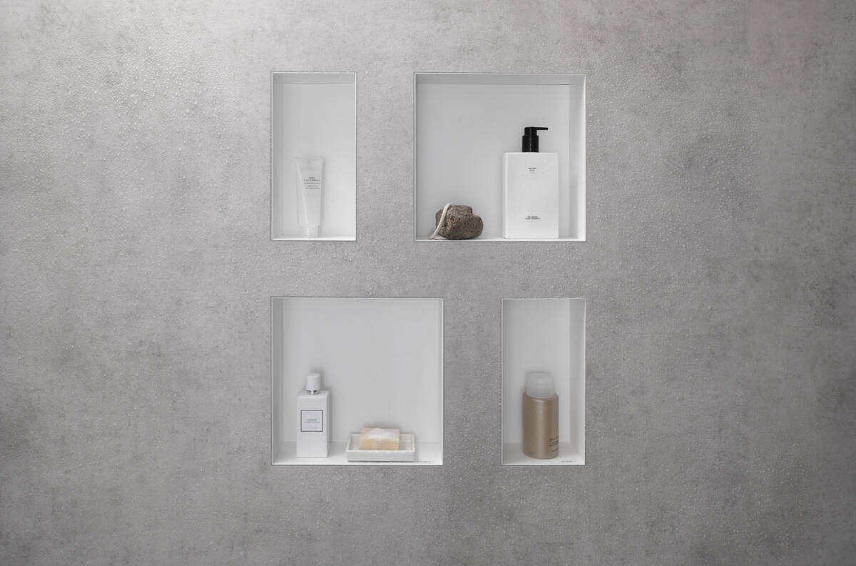 Настенный короб HANSGROHE XtraStoris Original 56067700 с интегрированной рамой 300 мм х 900 мм х 100 мм, матовый белый