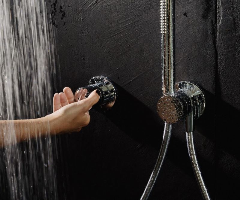 Переключатель на 2 потребителя Keuco IXMO 59556 010201 с выводом для шланга и держателем лейки хром