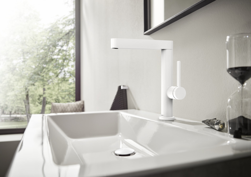 Смеситель для раковины HANSGROHE Finoris 76060700 230 мм, с поворотным изливом, со сливным клапаном Push-Open, белый матовый