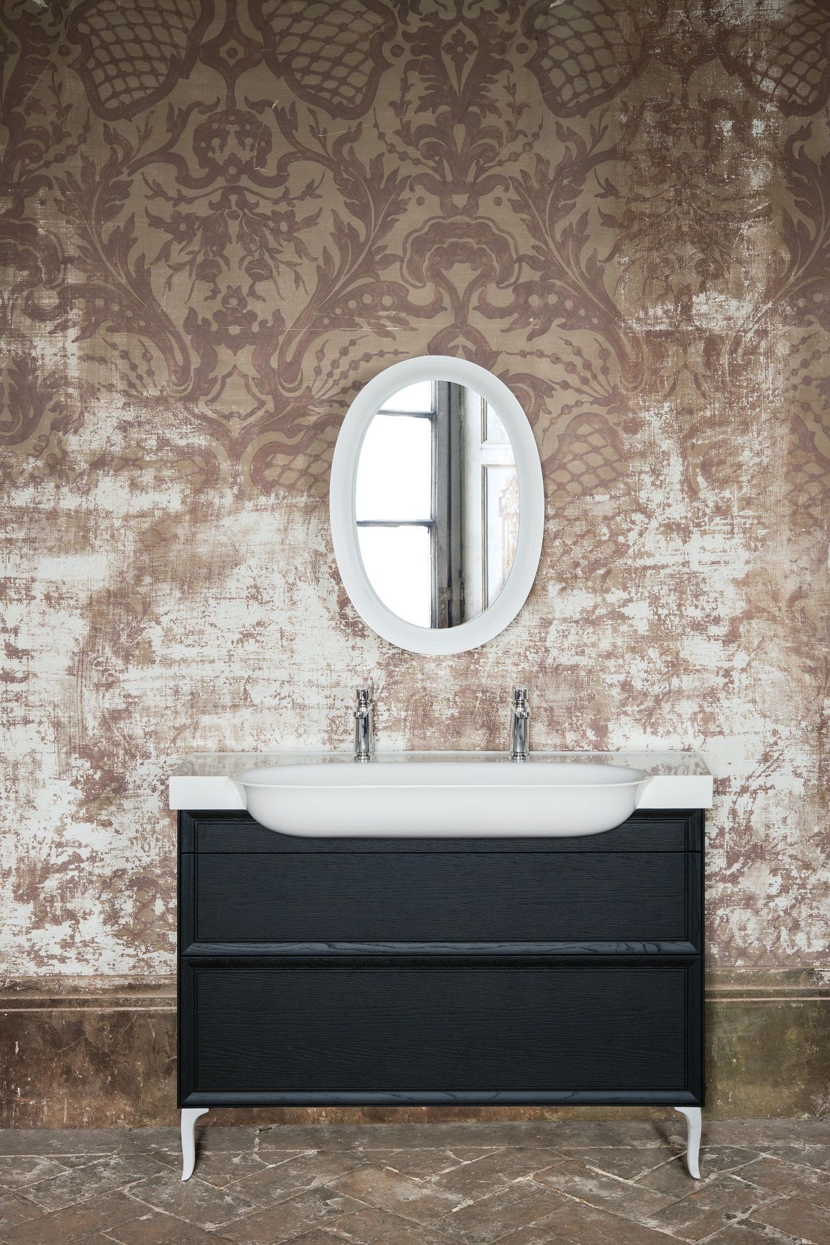 Зеркало с подсветкой  Laufen  New Classic  4.0607.0.085.757.1 в керамической раме Saphirkeramik, цвет белый матовый 