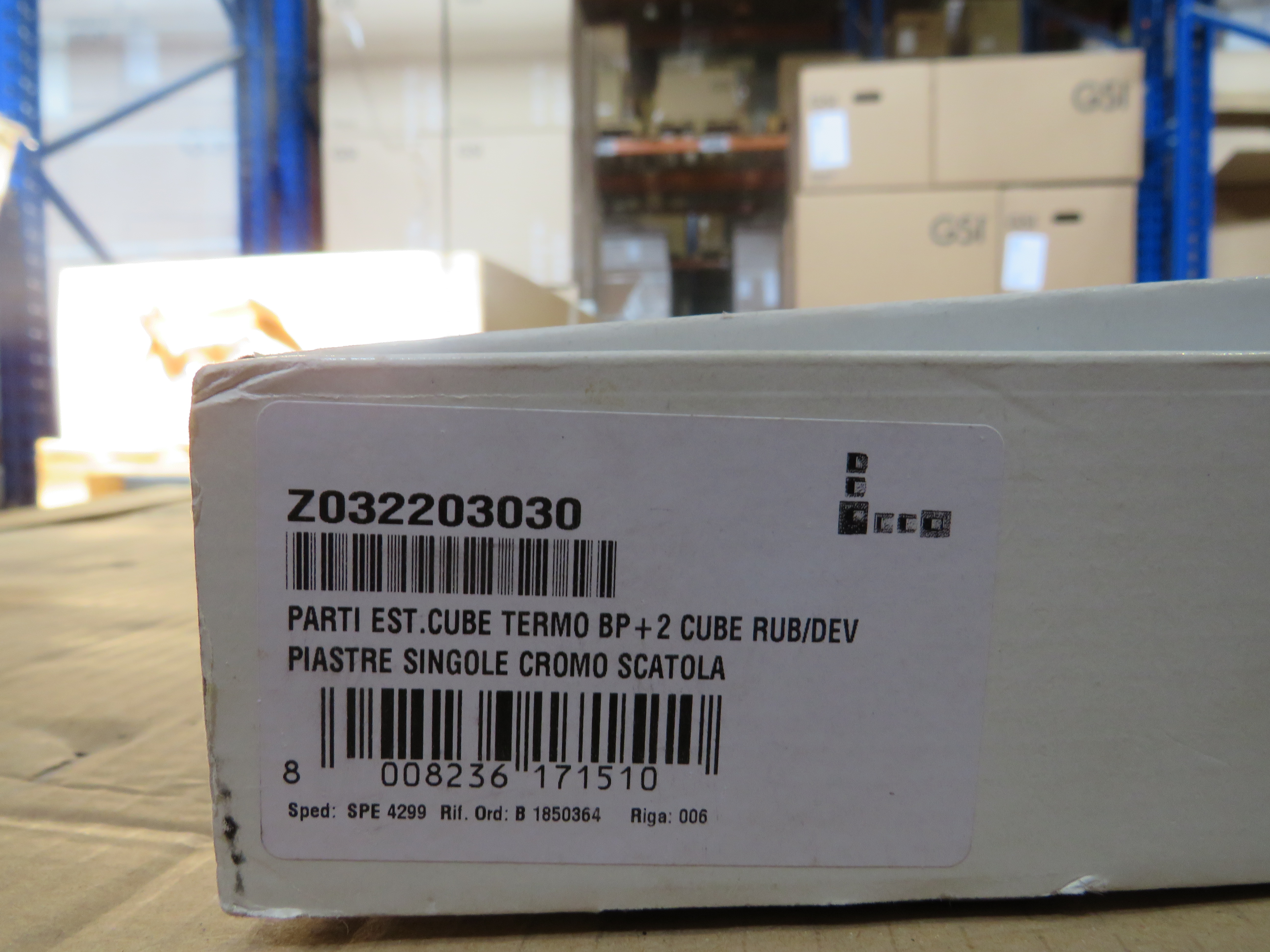 УЦЕНКА. Термостатический смеситель для душа с высокой пропускной способностью Bossini Cube  Z032203.030_УЦ  цвет Хром/ Товар с выставки. Мелкие царапины. Состояние хорошее.