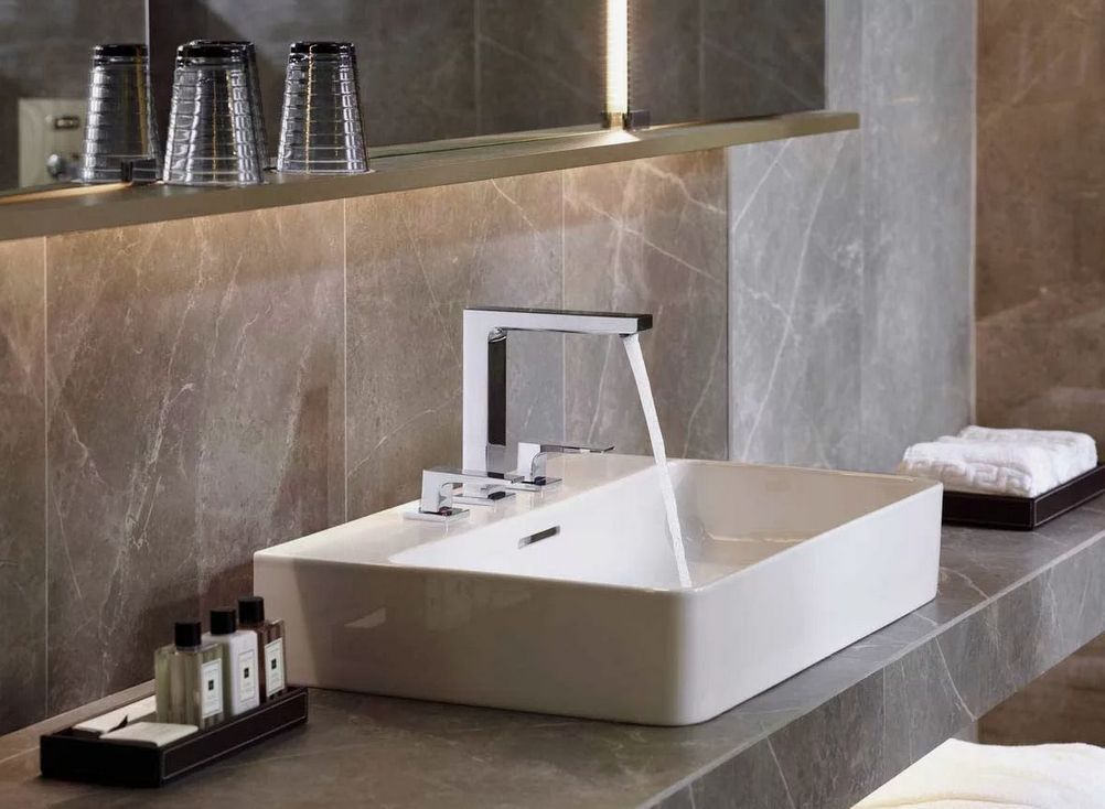 Смеситель для раковины на три отверстия HANSGROHE Metropol 32515340 с рычаговыми рукоятками, с донным клапаном, цвет Чёрный шлифованный хром