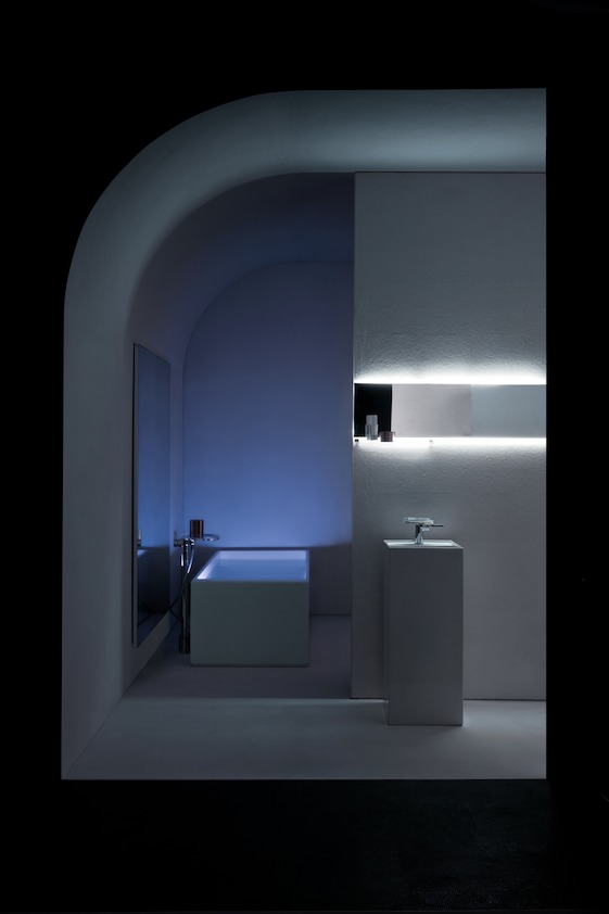 Свободностоящая  ванна  прямоугольная  Kartell by Laufen   2.2333.2.000.616.1 правая, 170x86 см,   из материала  Sentec, с подсветкой перелива, с  подъемным механизмом, белая
