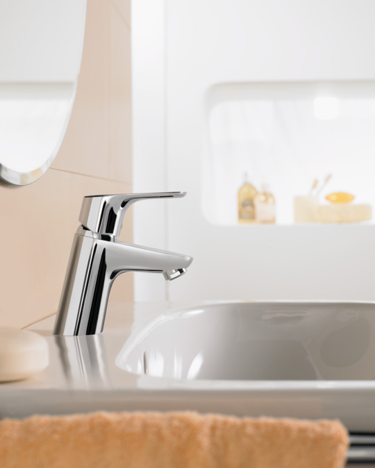 Однорычажный смеситель для раковины HANSGROHE Focus 31730000 70 мм, с донным клапаном, цвет Хром