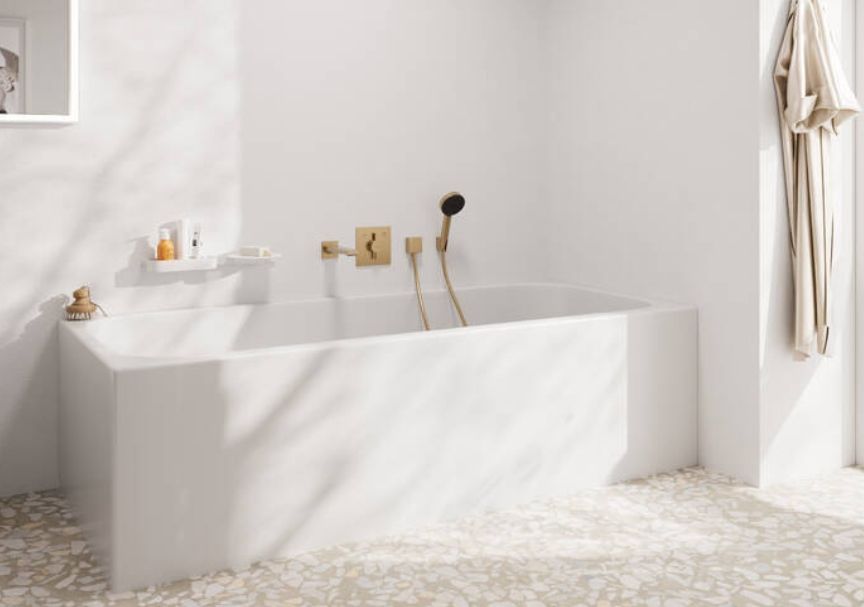 Шланговое подсоединение квадратное HANSGROHE FixFit Square 26455990 с клапаном обратного тока, цвет Полированное золото