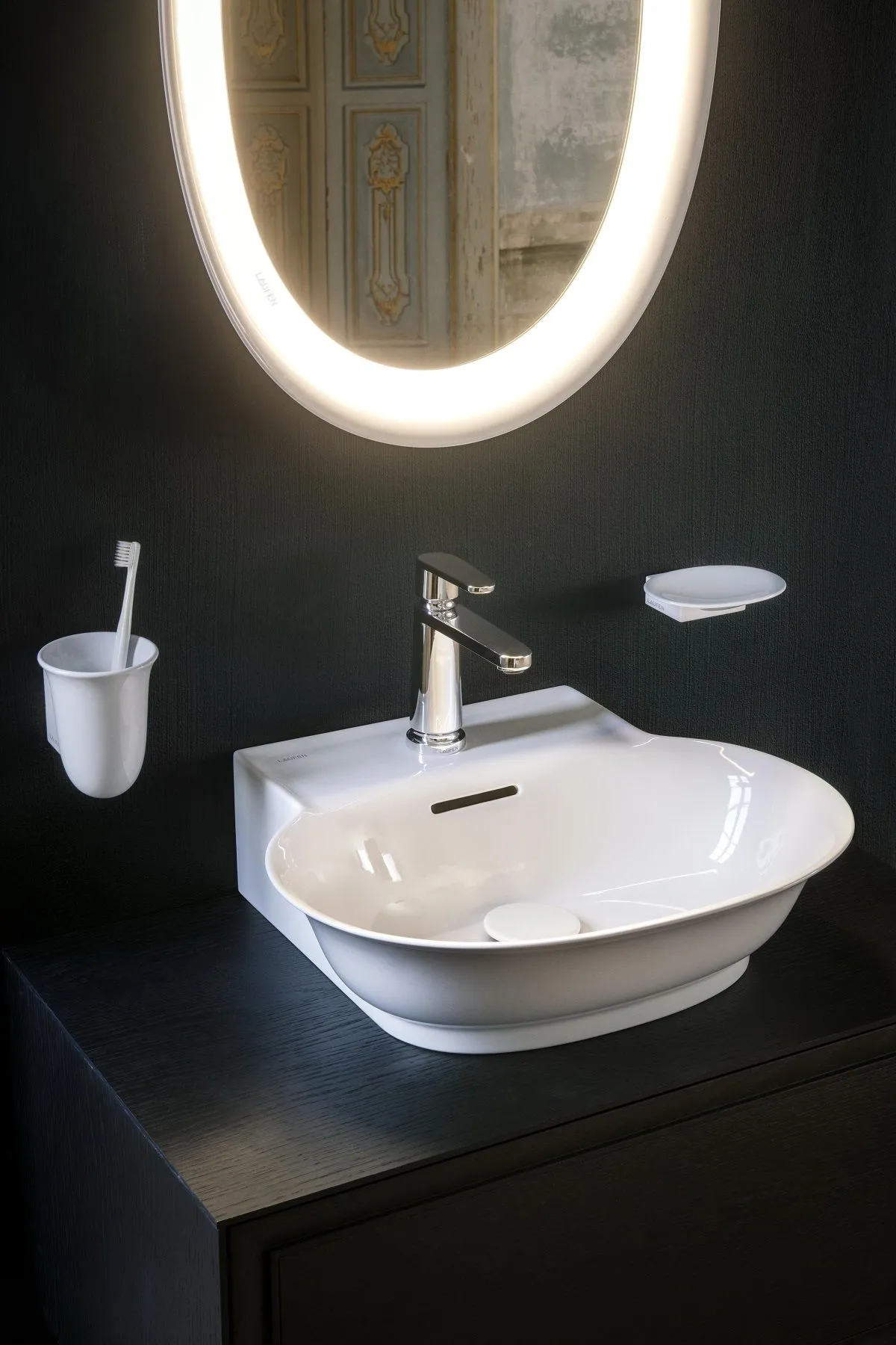 Раковина накладная  Laufen   New Classic  8.1685.2.000.104.1  50 см, SaphirKeramik, 1 отверстие под смеситель, белая.