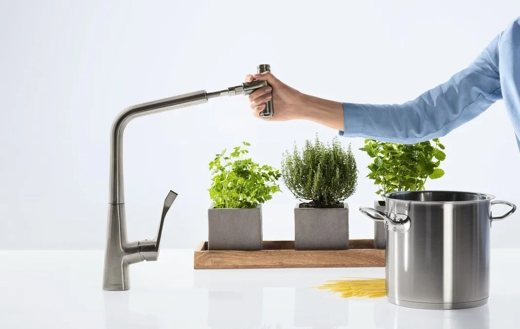 Смеситель для кухни с выдвижным душем Hansgrohe Metris Select 14884800 Под сталь