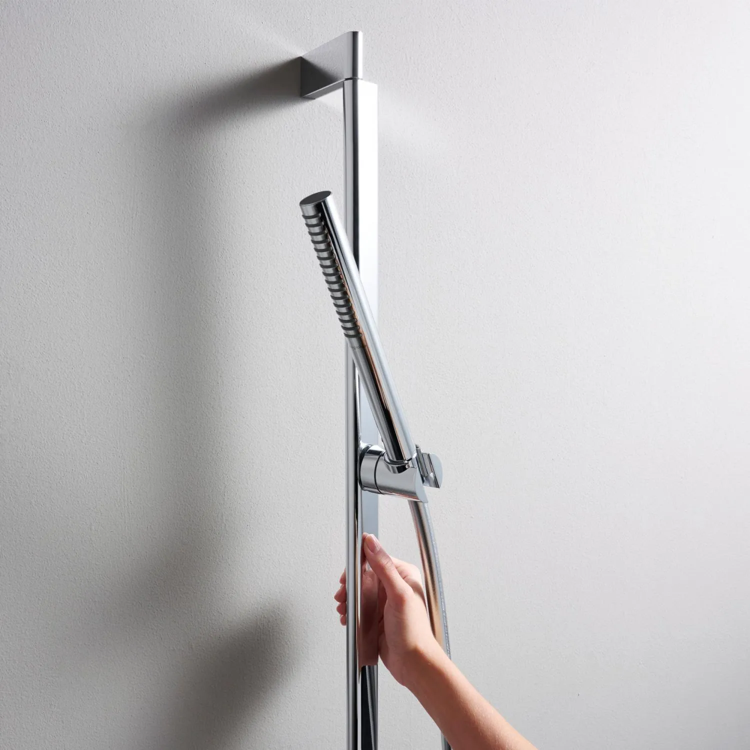 Душевой набор HANSGROHE Pulsify S 24372000 100 1jet, c EcoSmart и душевой штангой 650 мм, цвет Хром