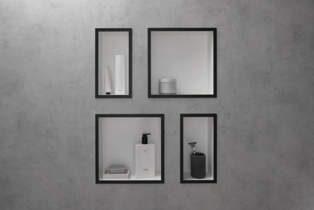 Настенный короб HANSGROHE XtraStoris Individual 56099990 с дизайнерской рамой, 300 мм х 300 мм х 100 мм, матовый белый/полированное золото