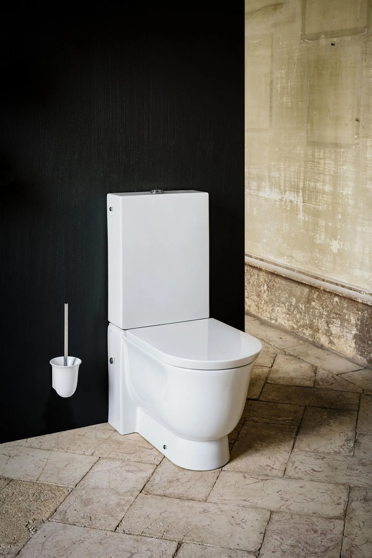 Ершик Laufen  New Classic 8.7385.2.000.000.1 с керамическим держателем. Saphirkeramik, белый