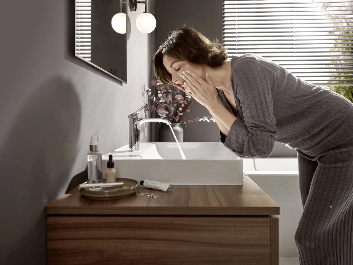 Смеситель для раковины HANSGROHE Vivenis 75020000 110 мм, со сливным гарнитуром, хром