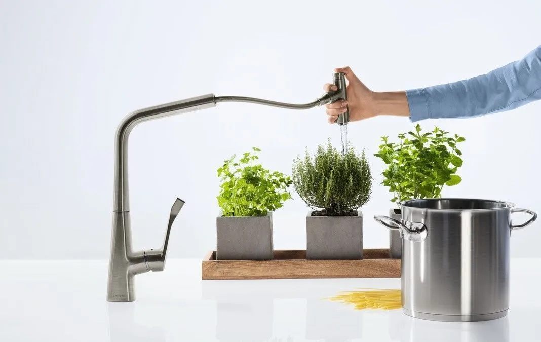 Смеситель для кухни с выдвижным душем Hansgrohe Metris Select 14884800 Под сталь