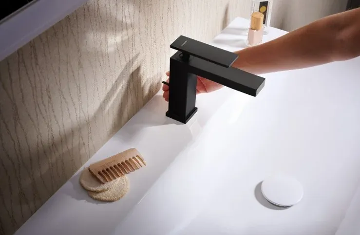 Однорычажный смеситель для раковины HANSGROHE Tecturis E 73010670 110 мм, со сливным гарнитуром, цвет Чёрный матовый