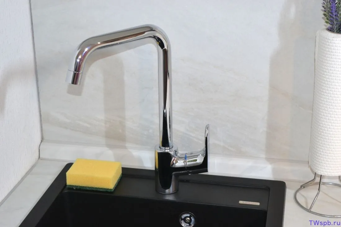 Смеситель для кухни с поворотным изливом Hansgrohe Focus E2 31823000 Хром