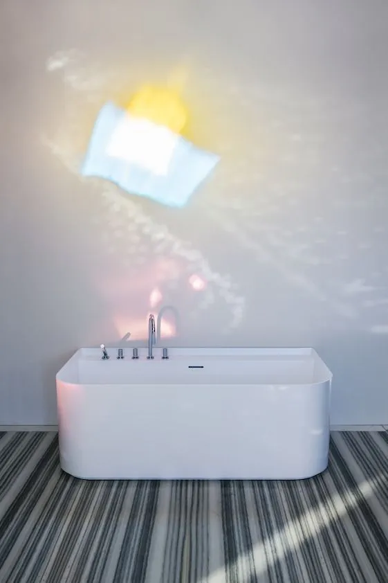 Ванна  пристенная   Laufen  Sonar  2.2034.7.000.000.1 160х81х53 см, из материала  Sentec,  с панелью,  белая матовая, слив-перелив, клапан click-clack.