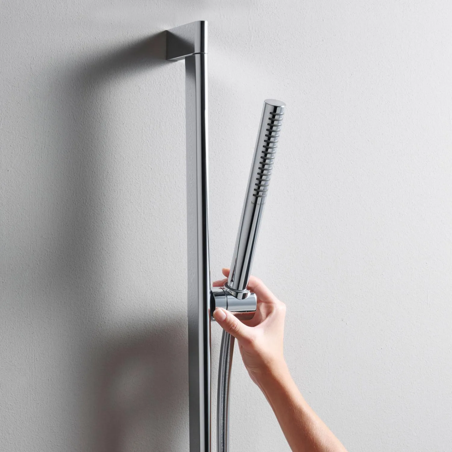 Душевой набор HANSGROHE Pulsify S 24372000 100 1jet, c EcoSmart и душевой штангой 650 мм, цвет Хром
